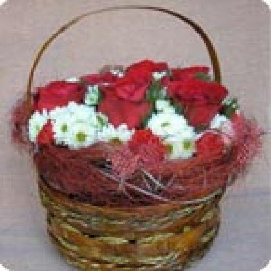 Кошница с рози Кошница с рози